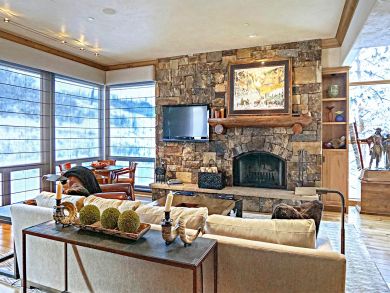 Luxury Ski Townhome Just a Short Walk to Ski Lifts.